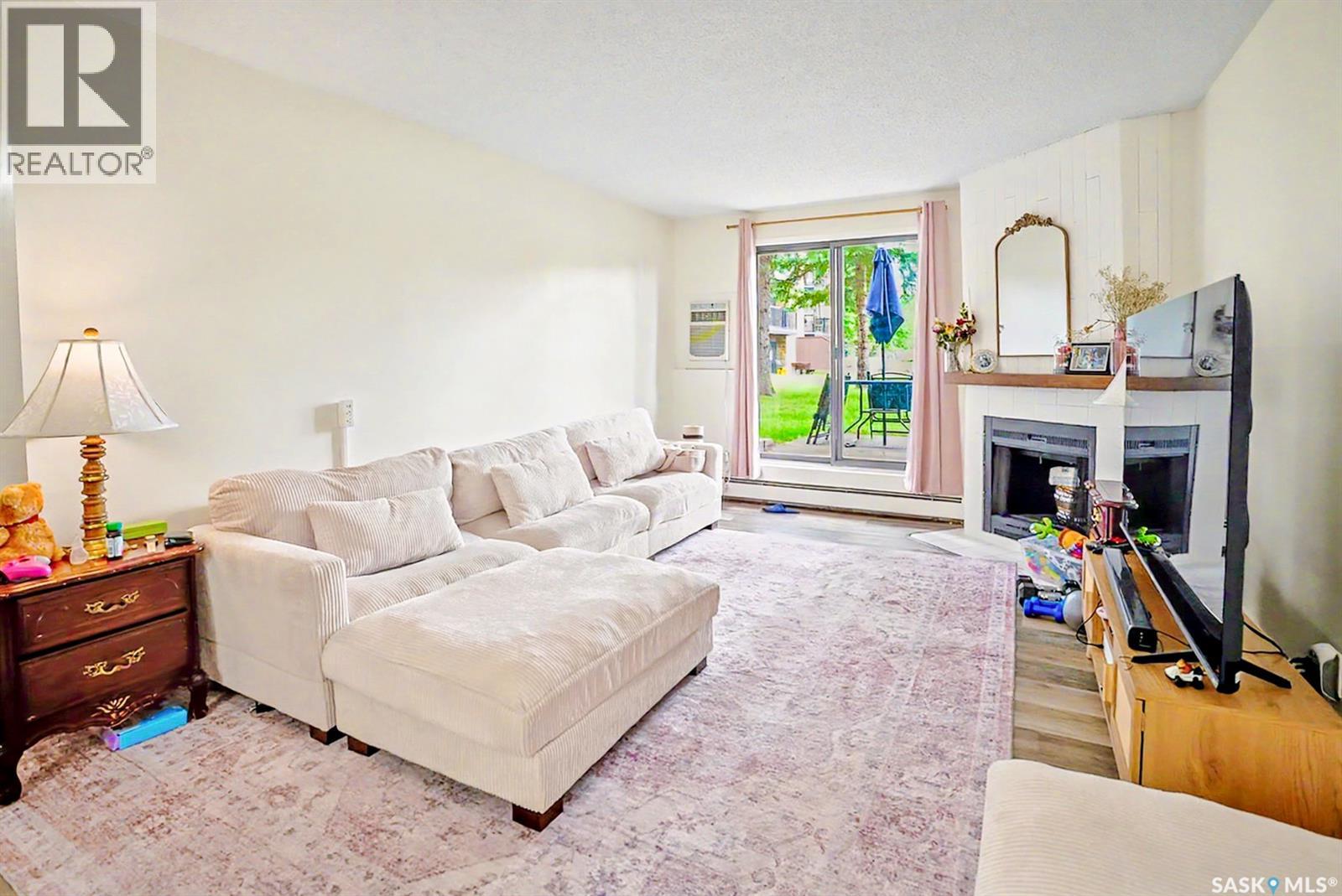 108 802b Kingsmere Boulevard Property Photo 1