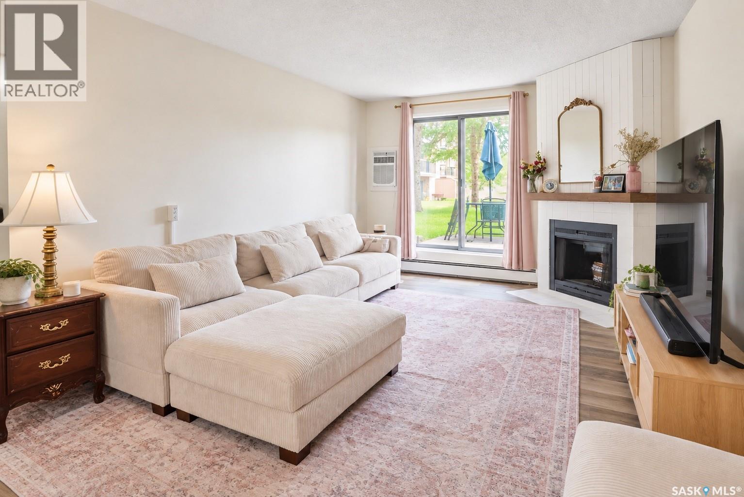 108 802b Kingsmere Boulevard Property Photo 1