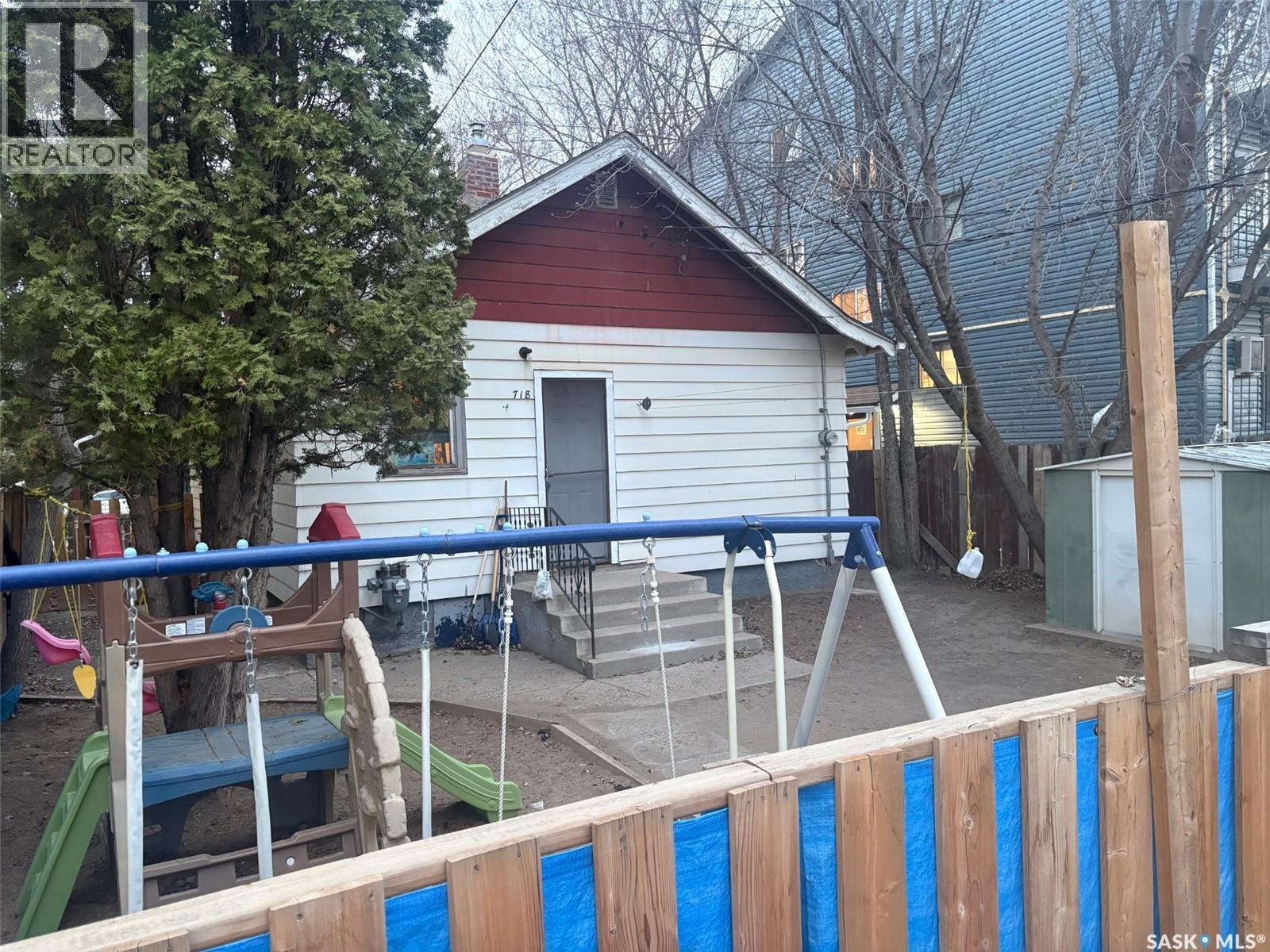 718 8th Street E Property Photo 2