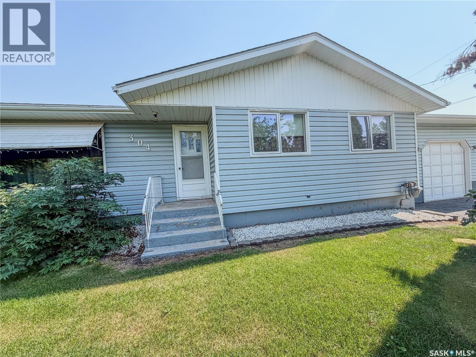 304 Broad Street N Property Photo 1