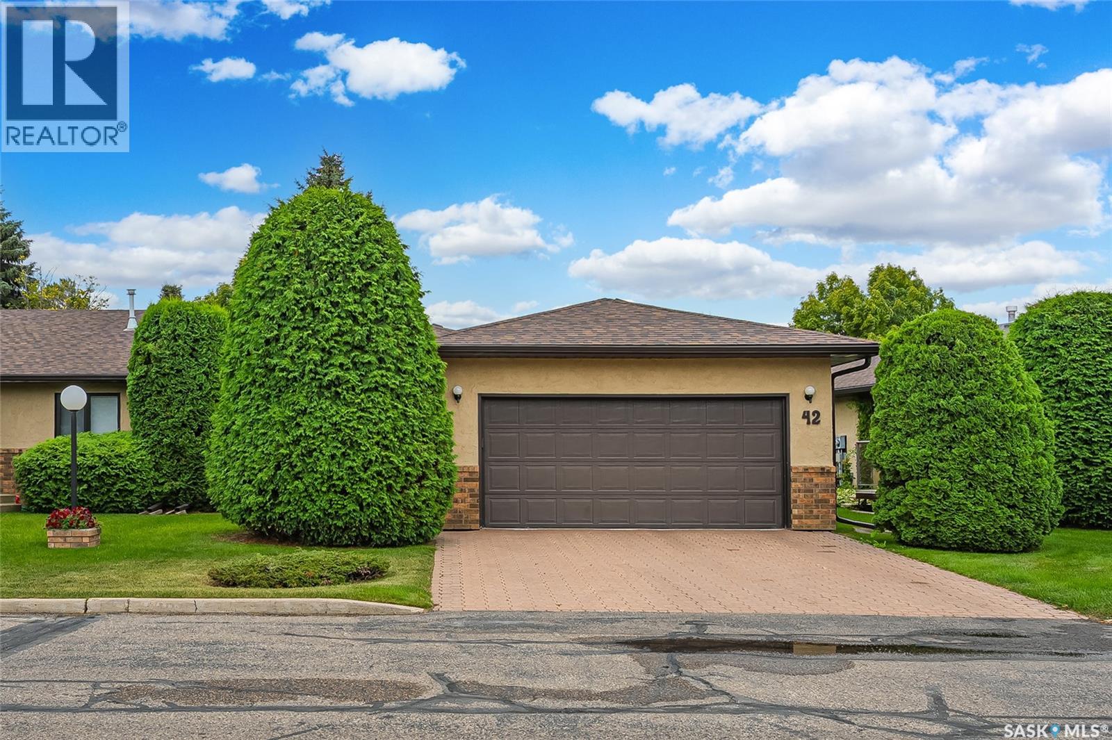 42 3415 Calder CRESCENT Property Photo 1