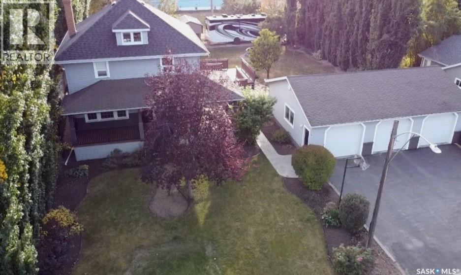 560 4th Avenue E Property Photo 2