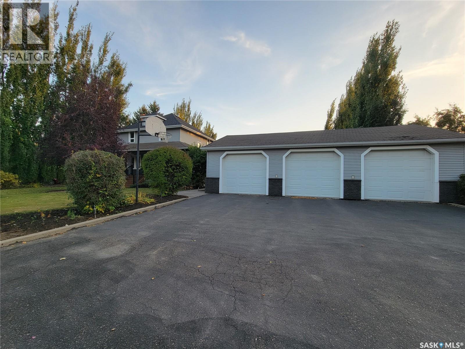560 4th Avenue E Property Photo 3
