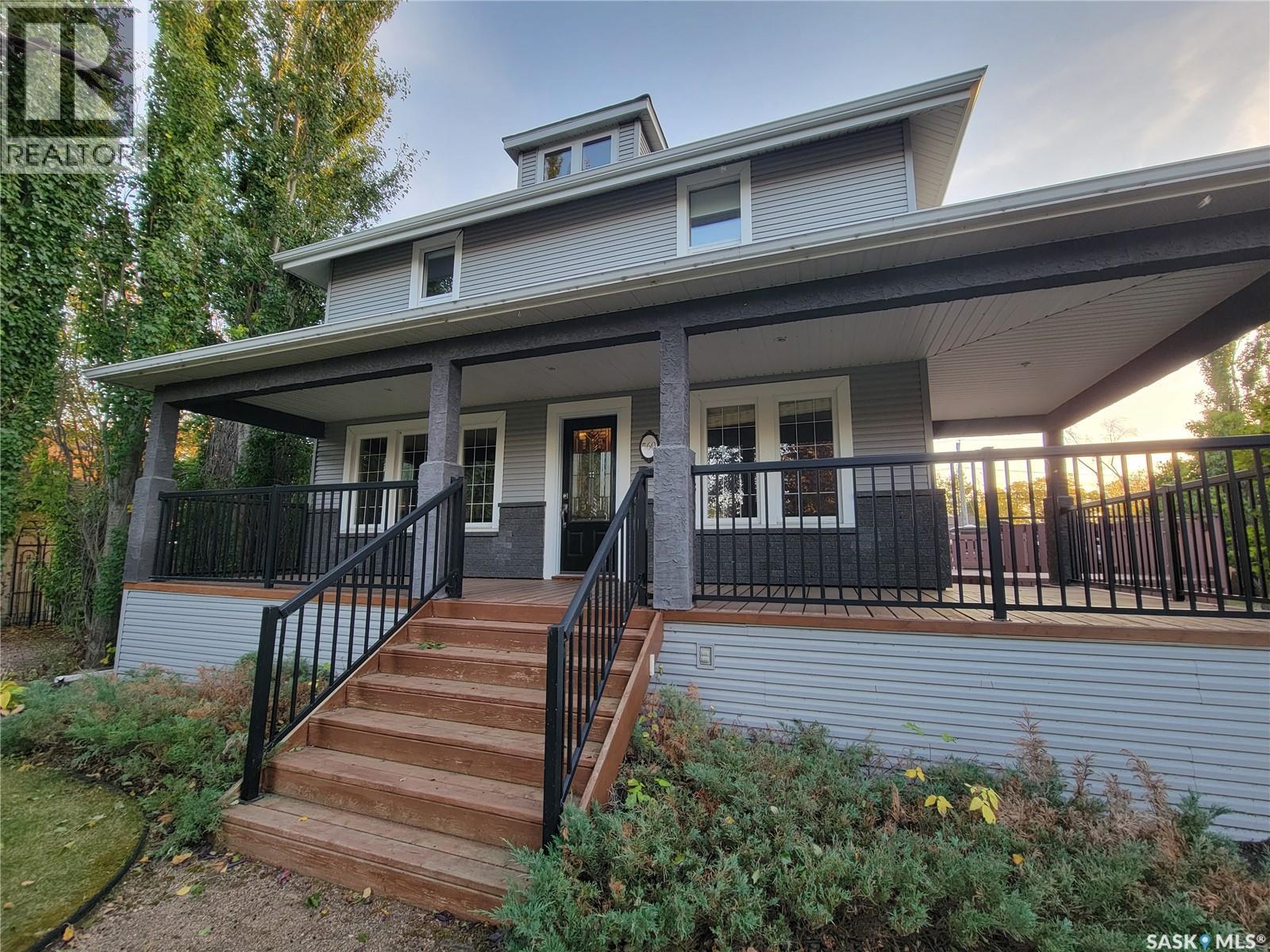 560 4th Avenue E Property Photo 4