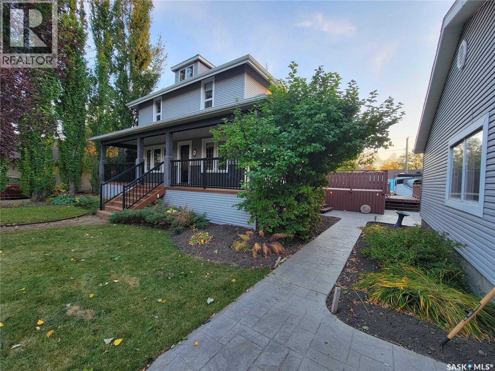 560 4th Avenue E Property Photo 5