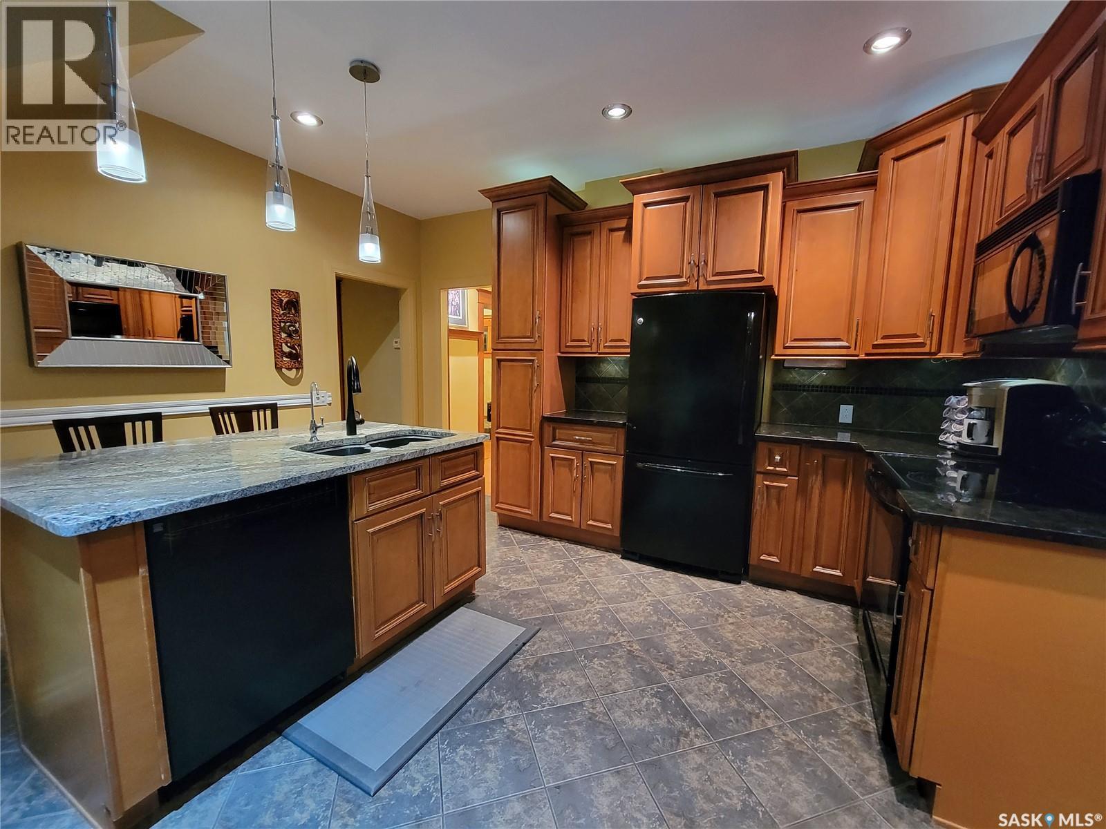 560 4th Avenue E Property Photo 7