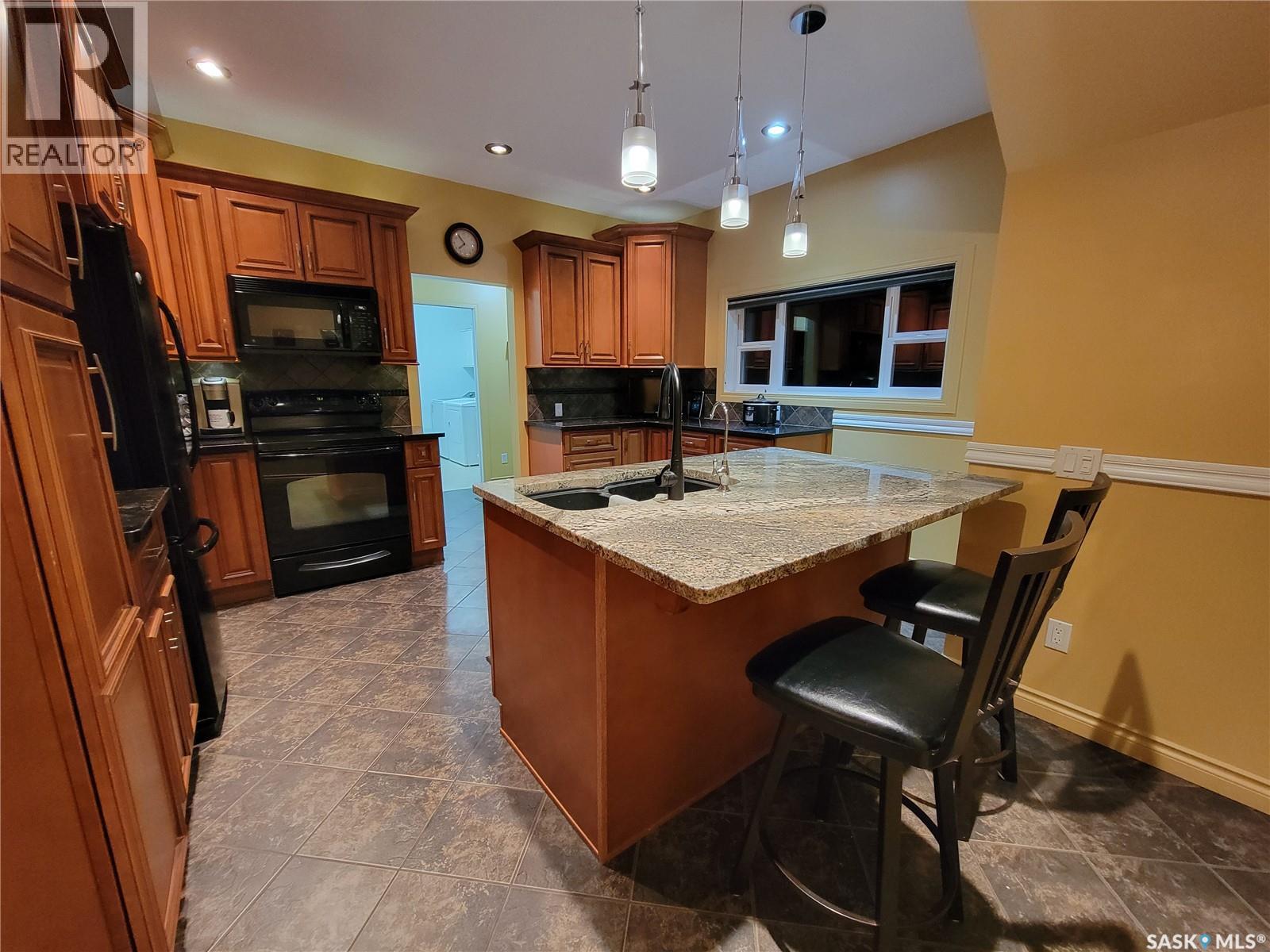 560 4th Avenue E Property Photo 9