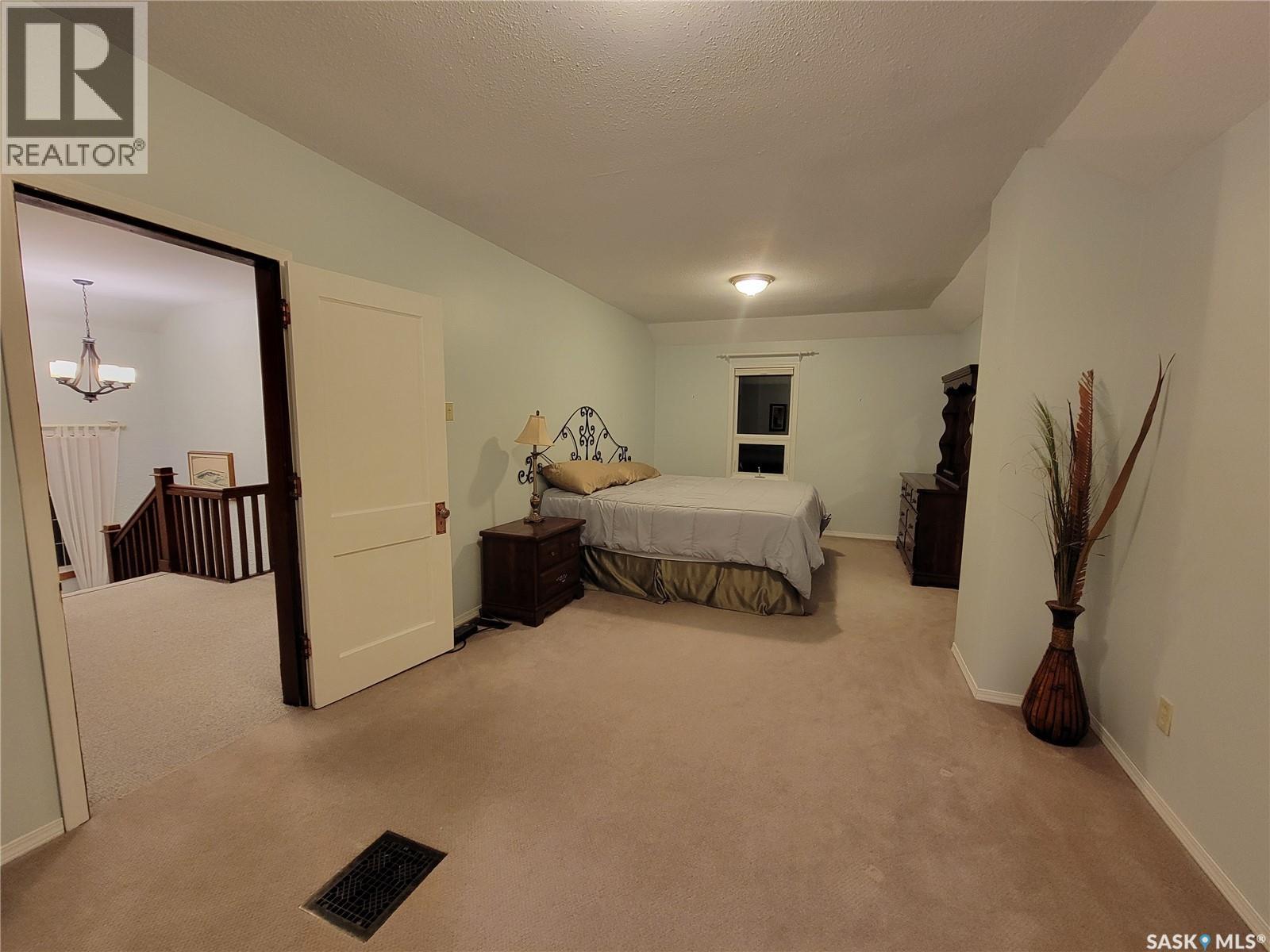 560 4th Avenue E Property Photo 18