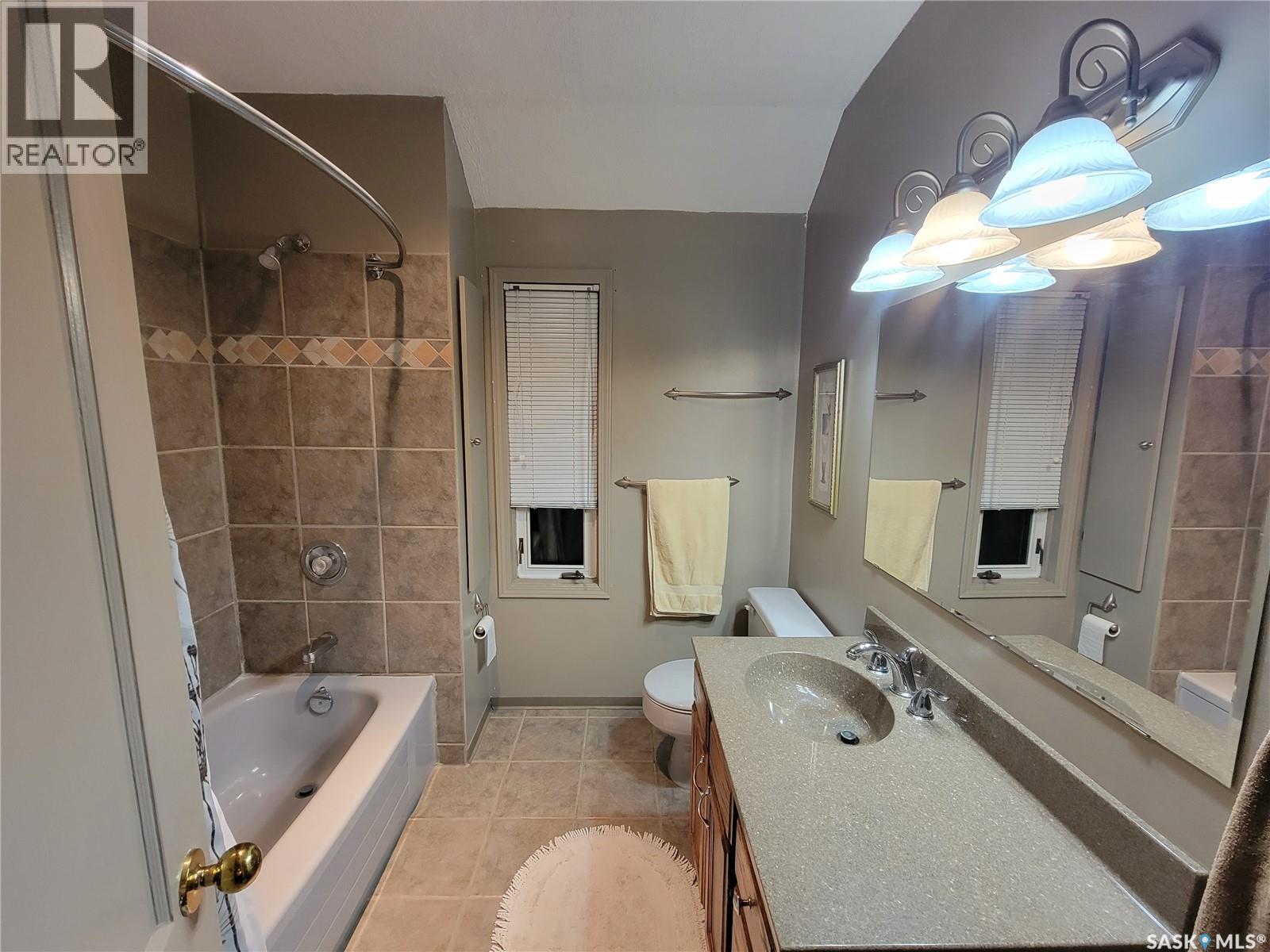 560 4th Avenue E Property Photo 22