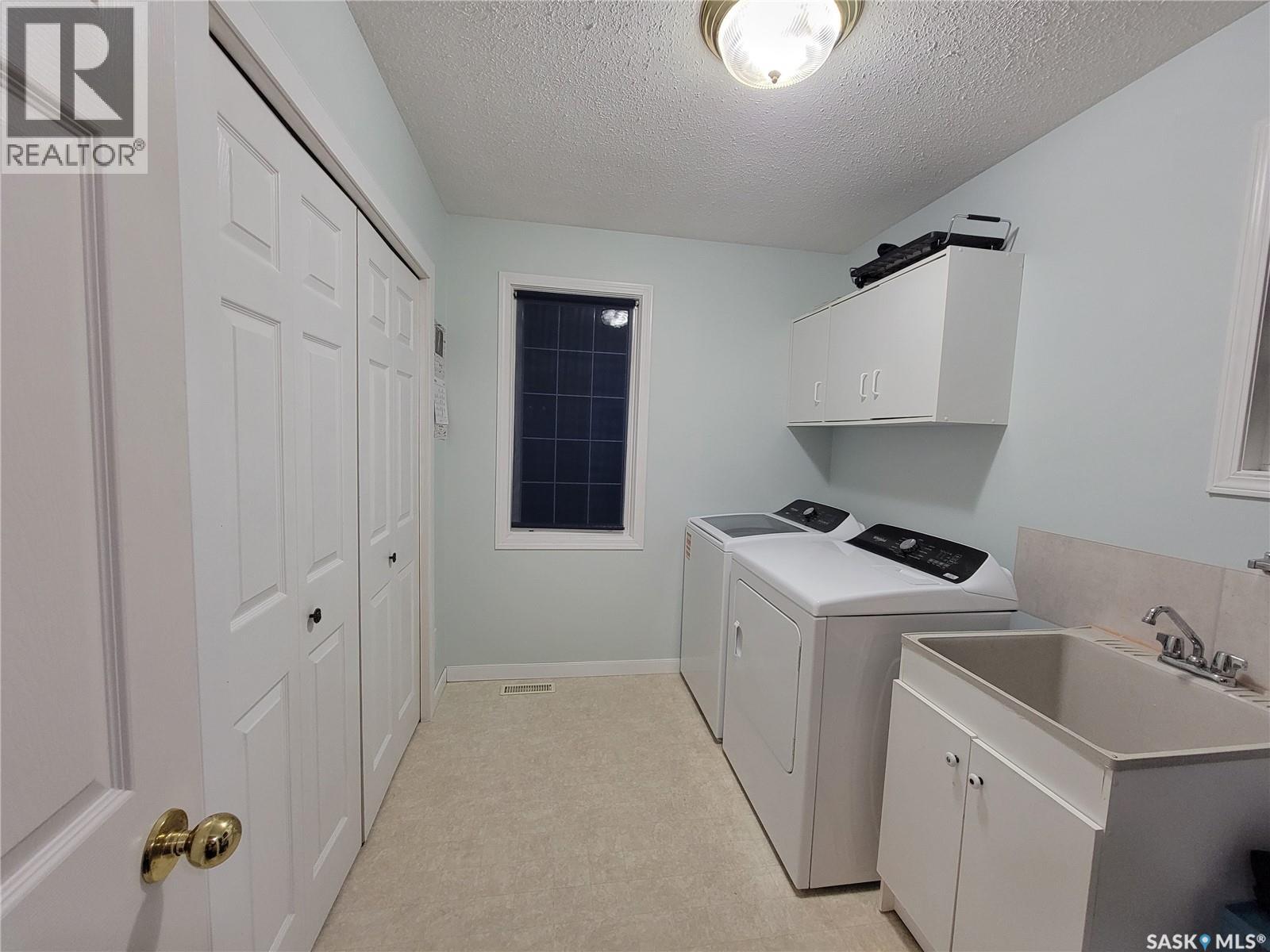 560 4th Avenue E Property Photo 28