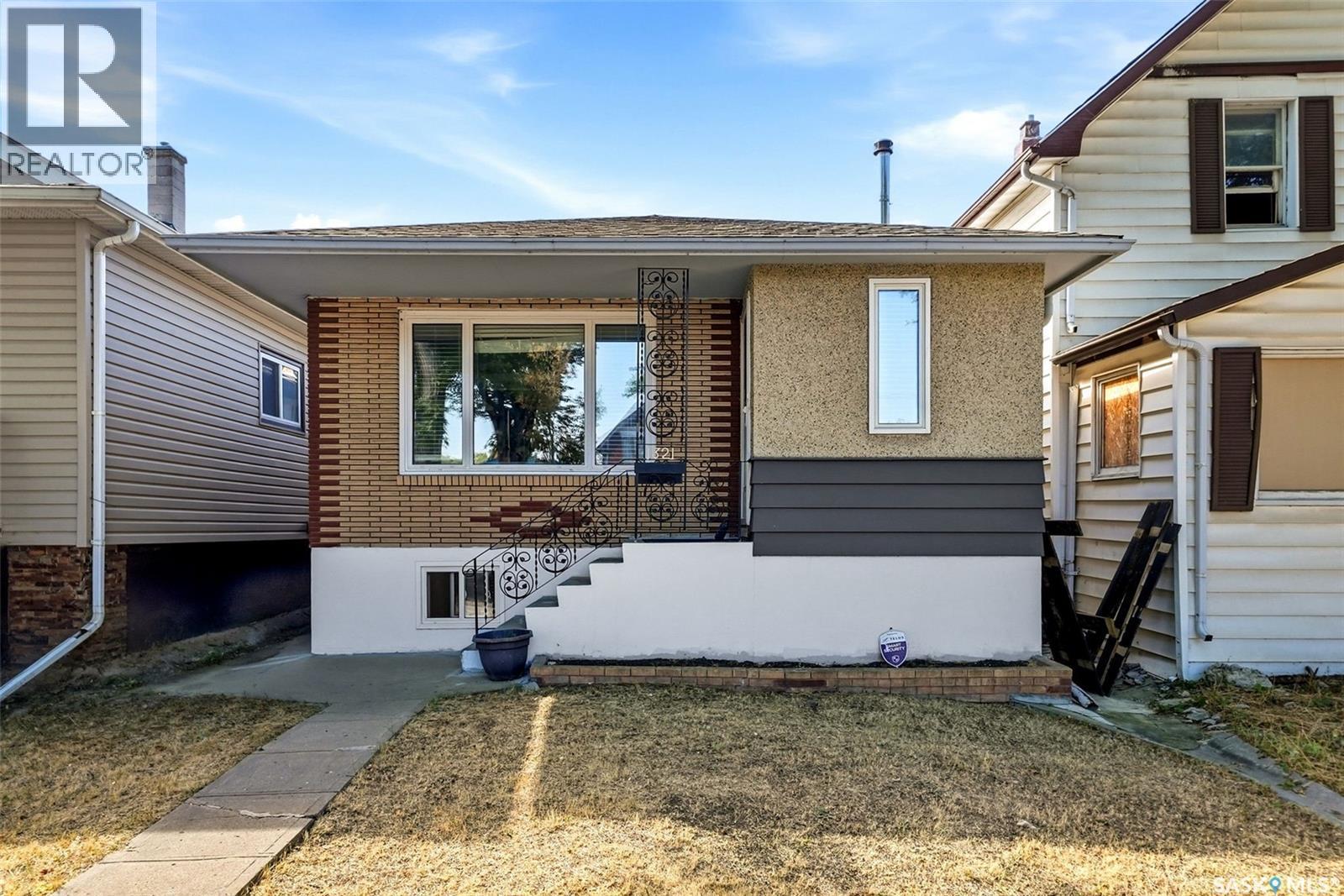 1321 Victoria Avenue Property Photo 1