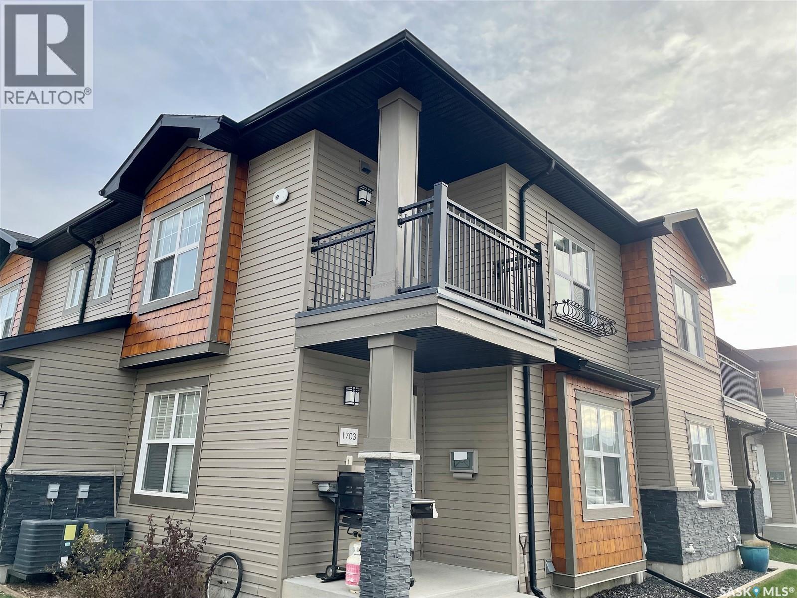 1704 1015 Patrick Crescent Property Photo 2