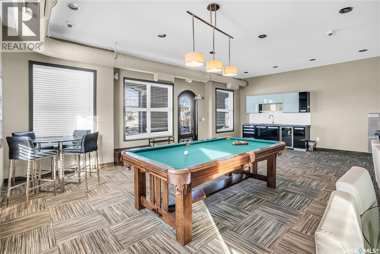 1704 1015 Patrick Crescent Property Photo 25