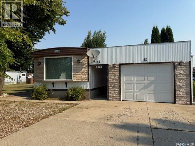 710 5th Avenue W Property Photo 1