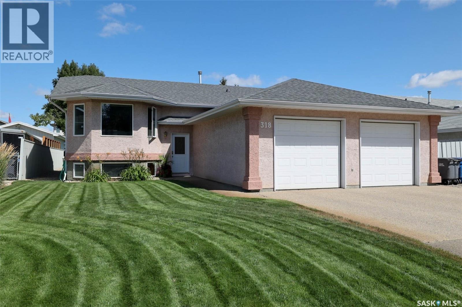 318 Hillside Crescent Property Photo 1