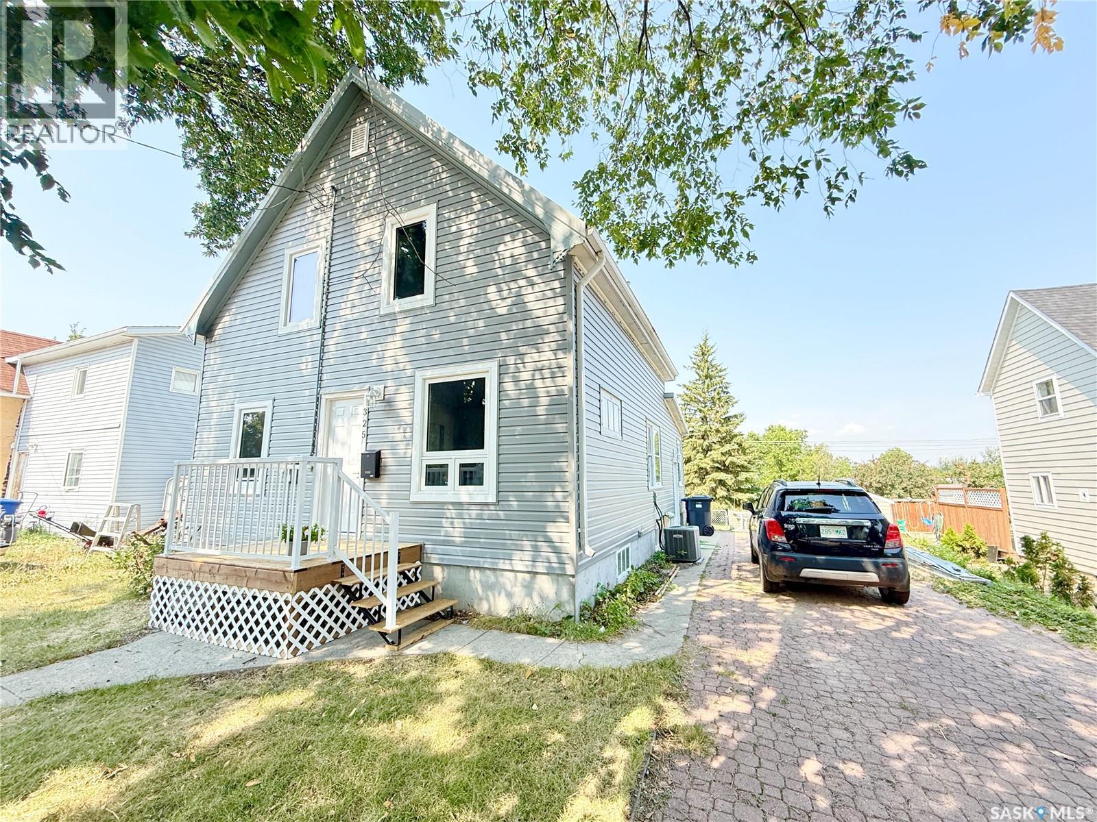 325 3rd Avenue S Property Photo 1