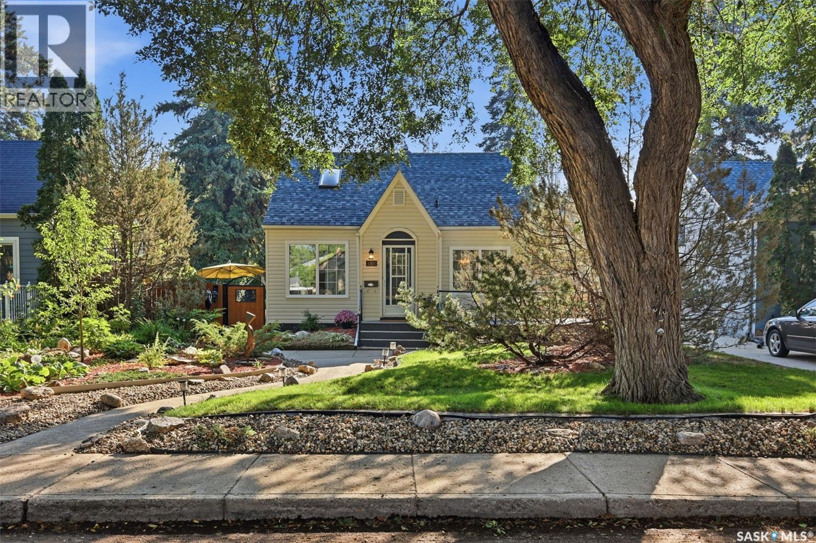 1305 Cairns AVENUE Property Photo 1