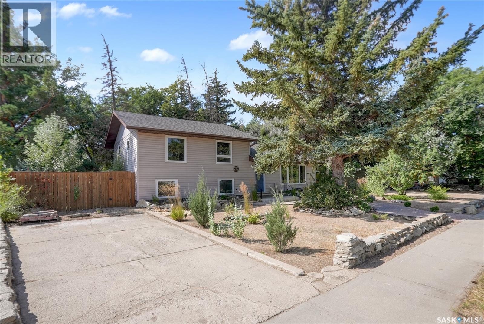520 3rd Avenue E Property Photo 3