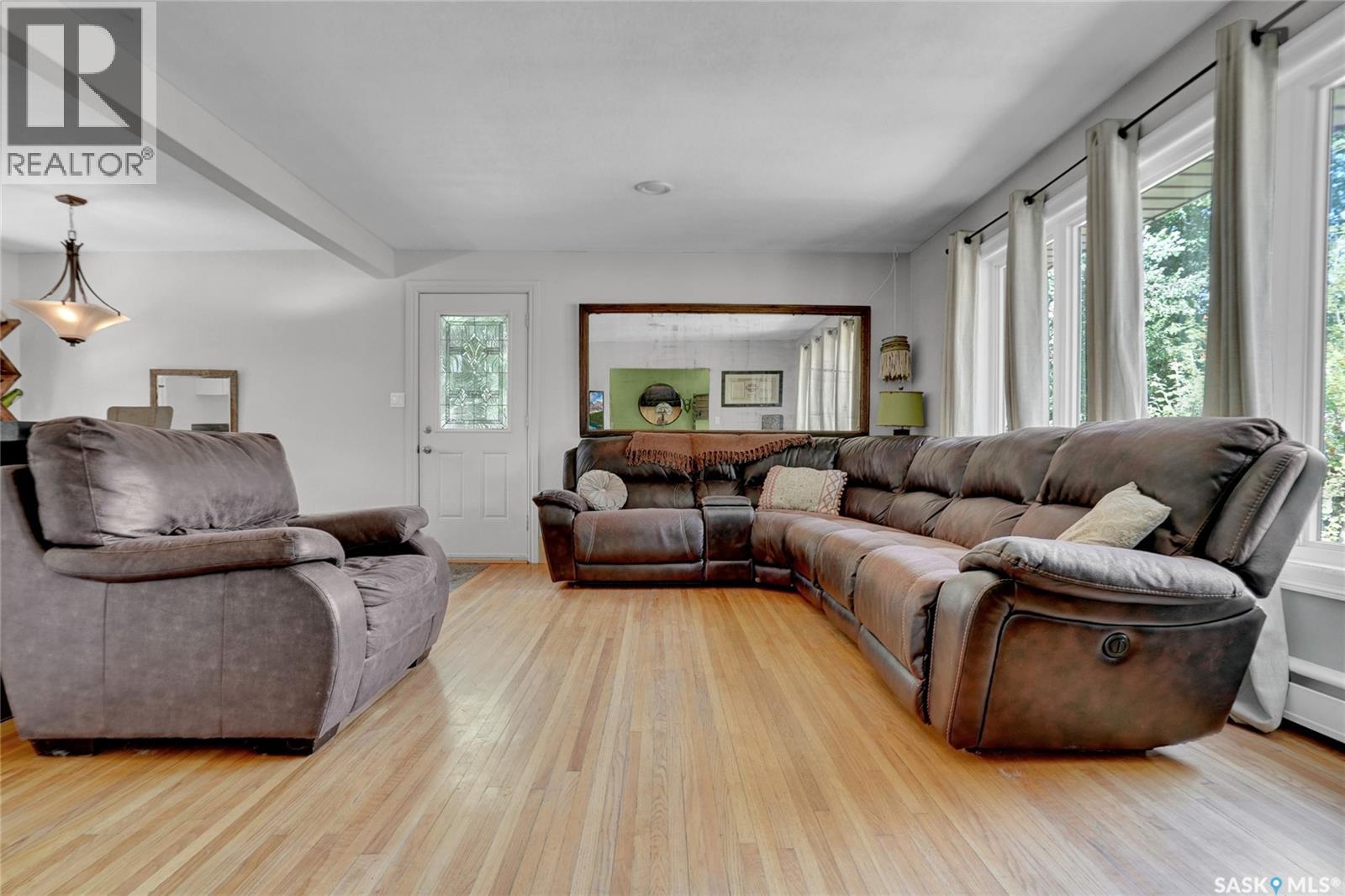 520 3rd Avenue E Property Photo 6