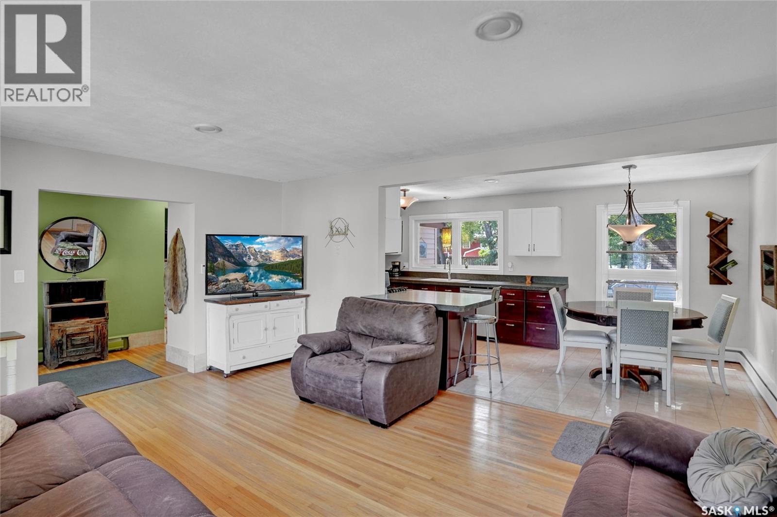 520 3rd Avenue E Property Photo 8