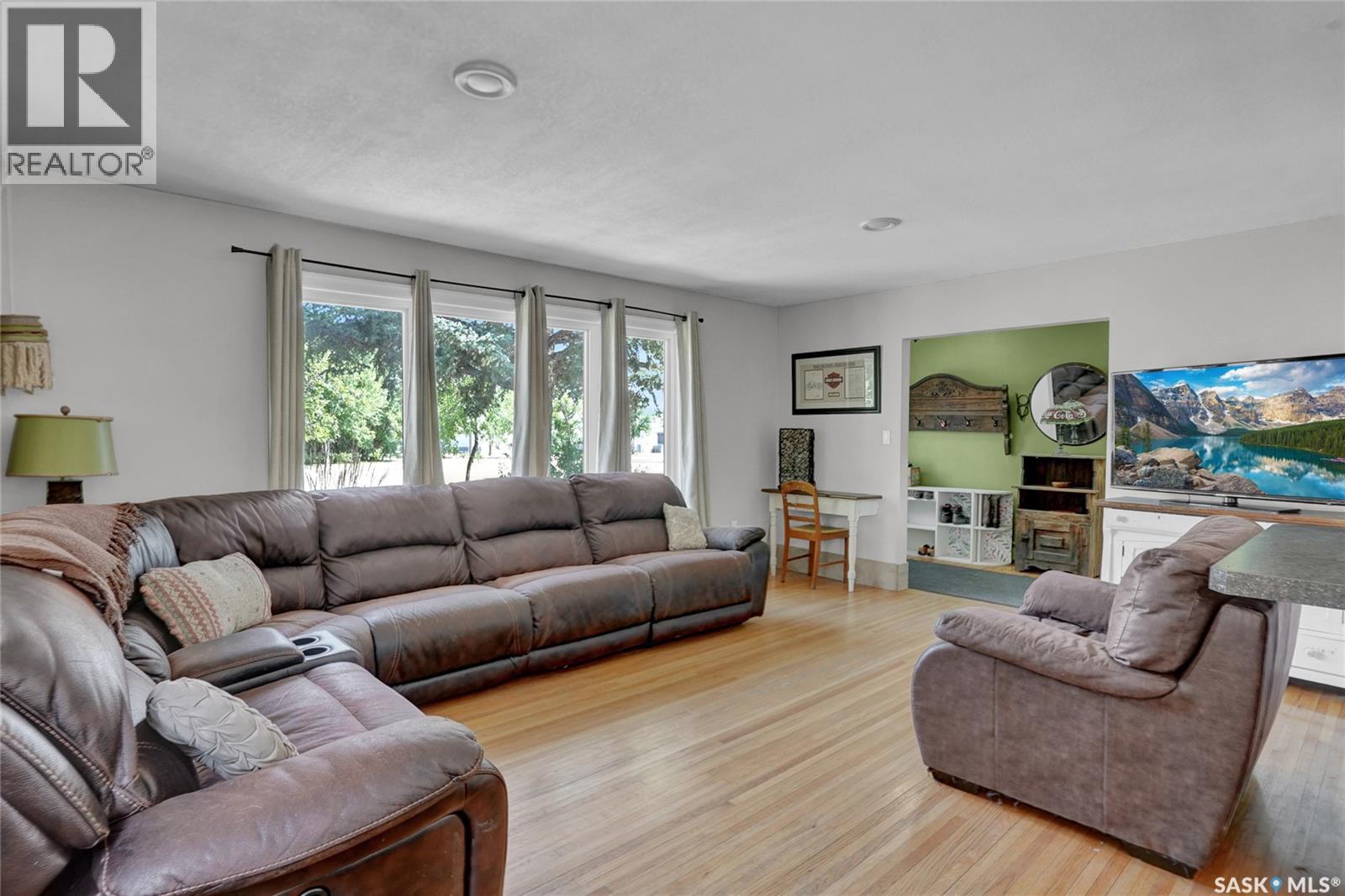 520 3rd Avenue E Property Photo 18