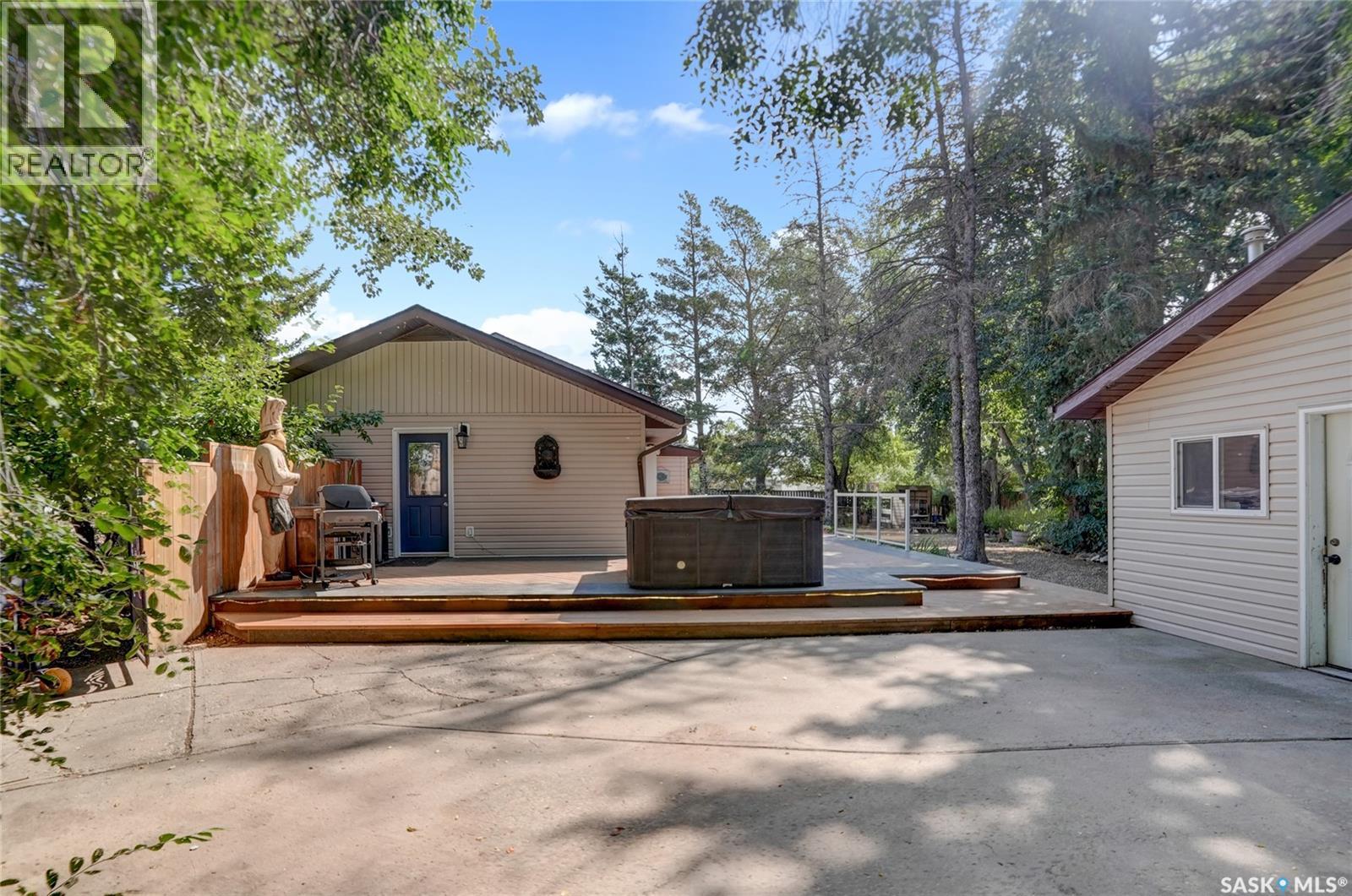 520 3rd Avenue E Property Photo 52