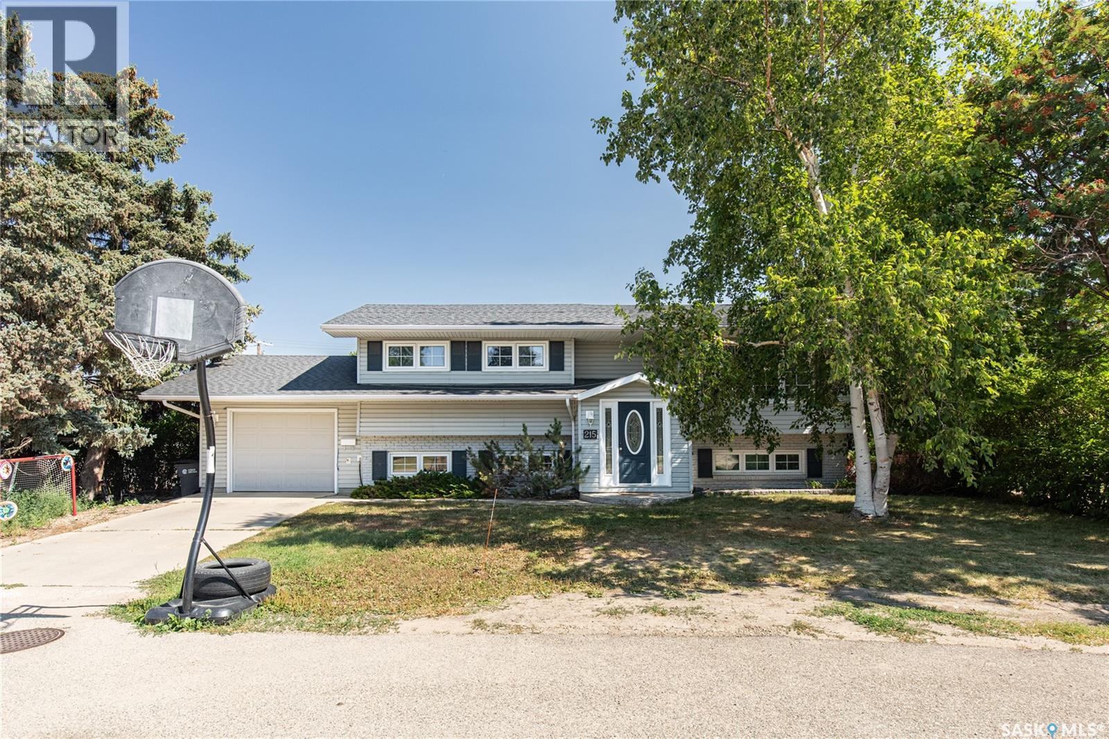 215 Cedar Crescent Property Photo 1
