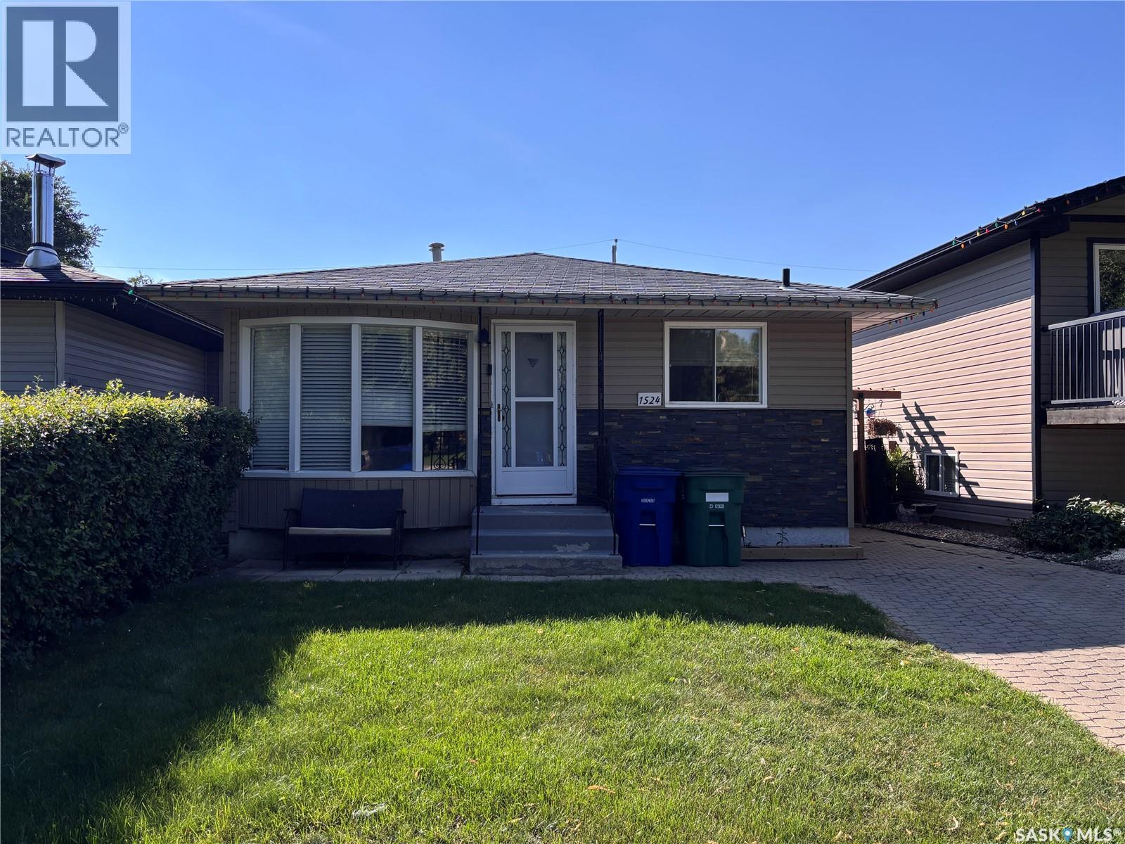1524 Bradwell AVENUE Property Photo 1