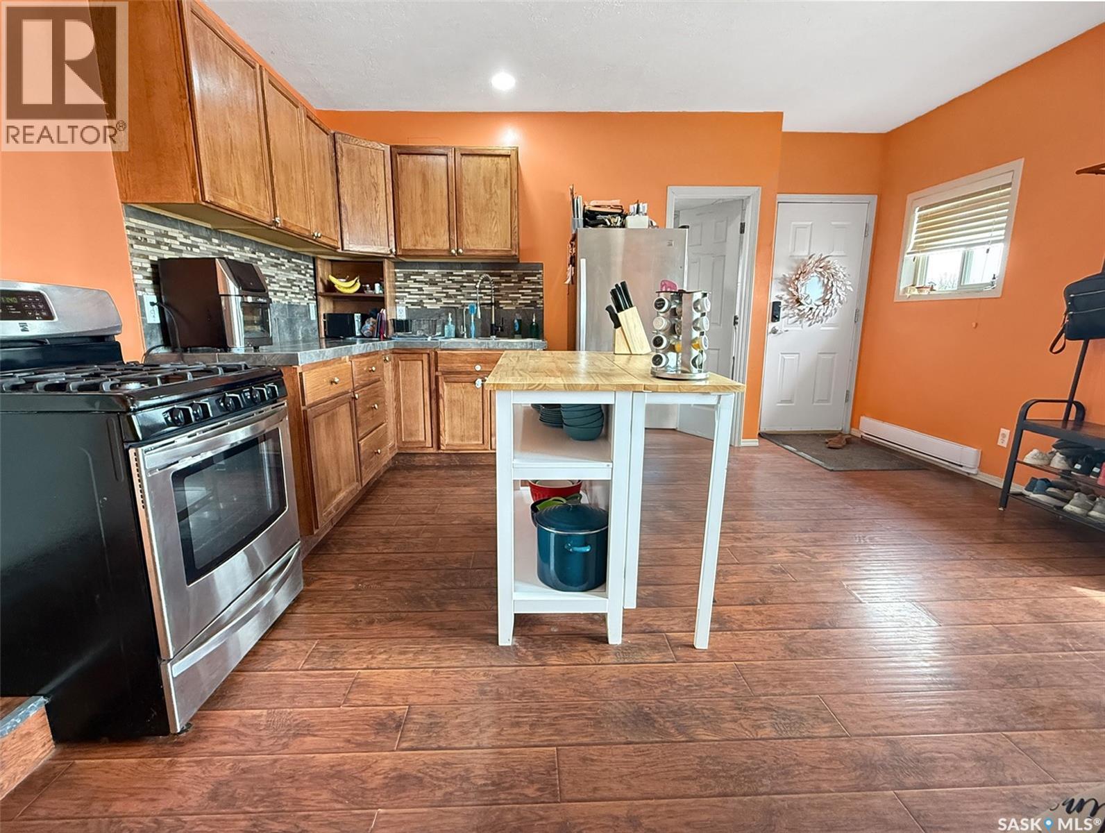 800 Railway Avenue Property Photo 9