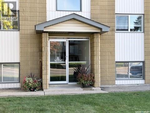 2 111 St Lawrence Crescent Property Photo 2