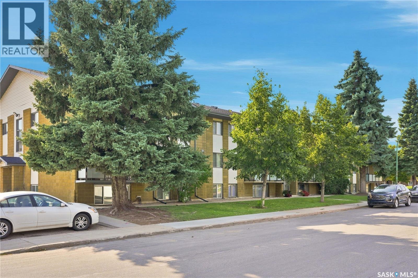 2 111 St Lawrence Crescent Property Photo 3