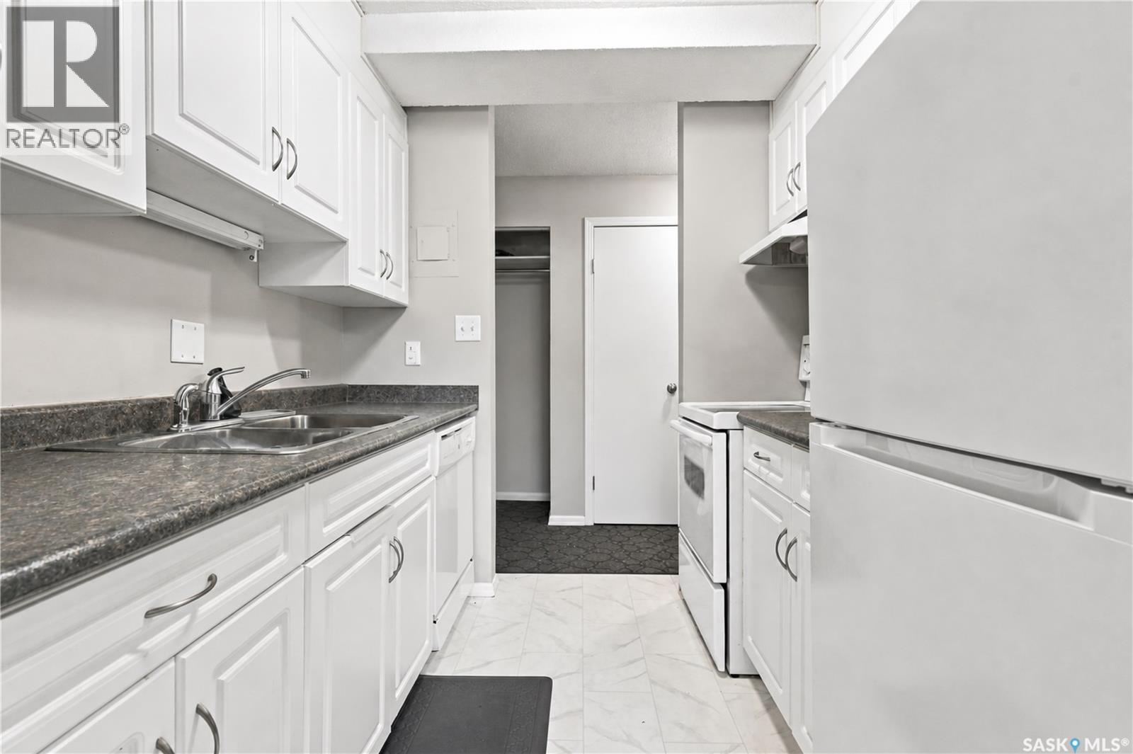 2 111 St Lawrence Crescent Property Photo 4