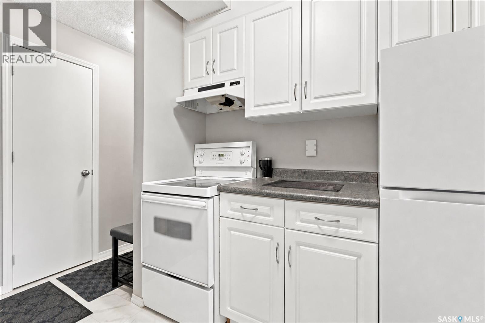 2 111 St Lawrence Crescent Property Photo 6