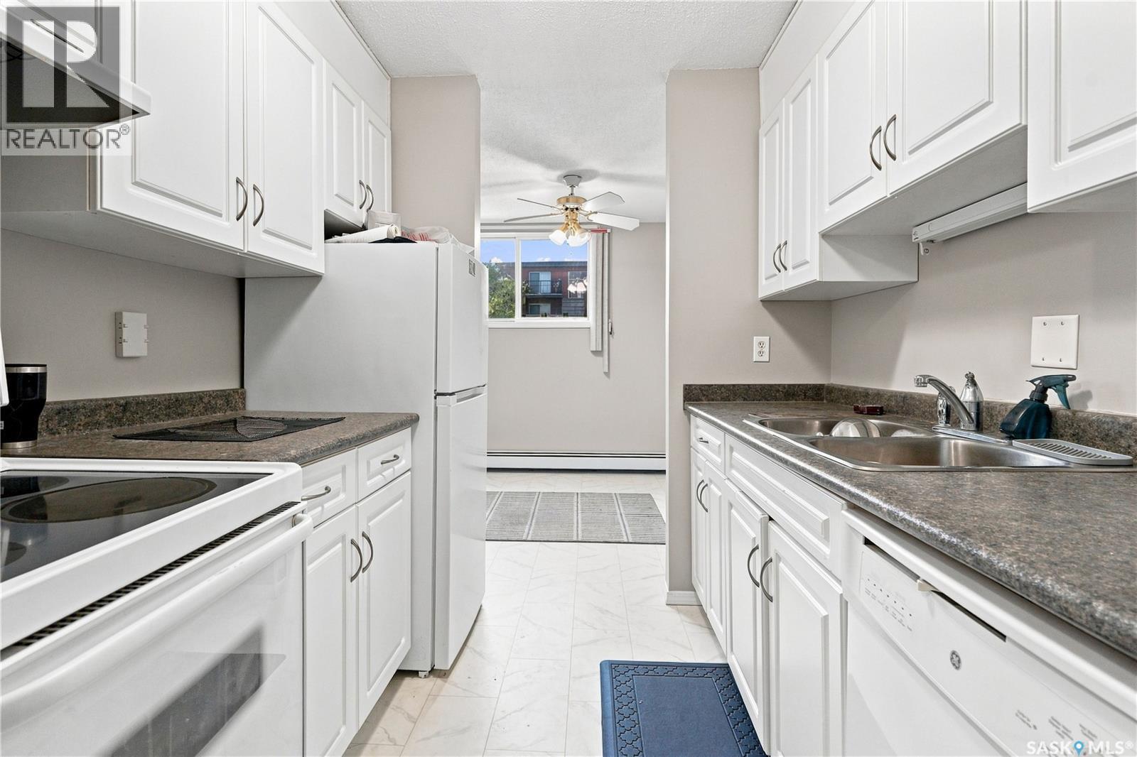 2 111 St Lawrence Crescent Property Photo 7