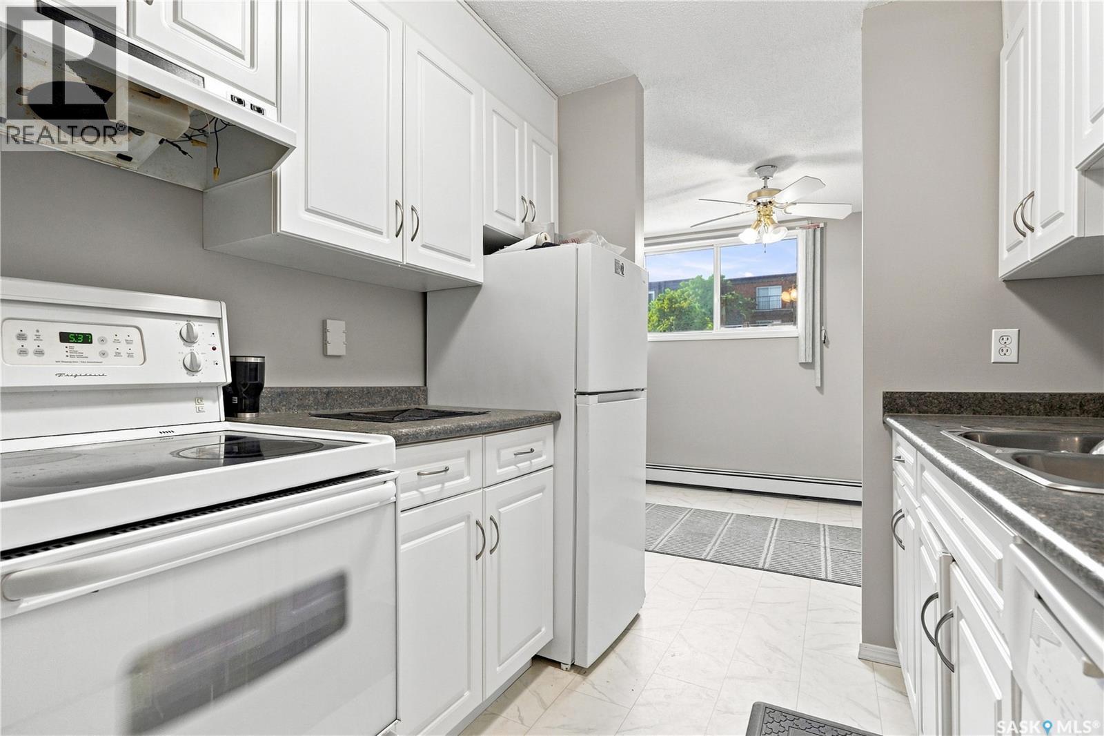 2 111 St Lawrence Crescent Property Photo 8