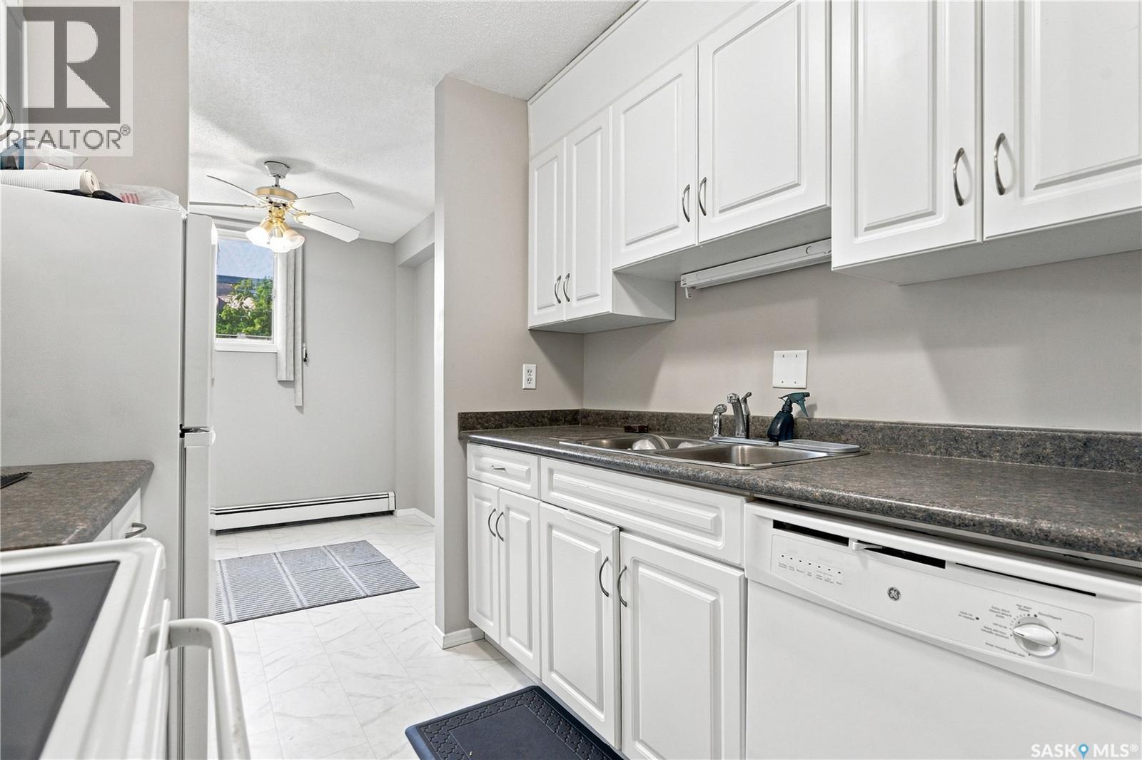 2 111 St Lawrence Crescent Property Photo 9