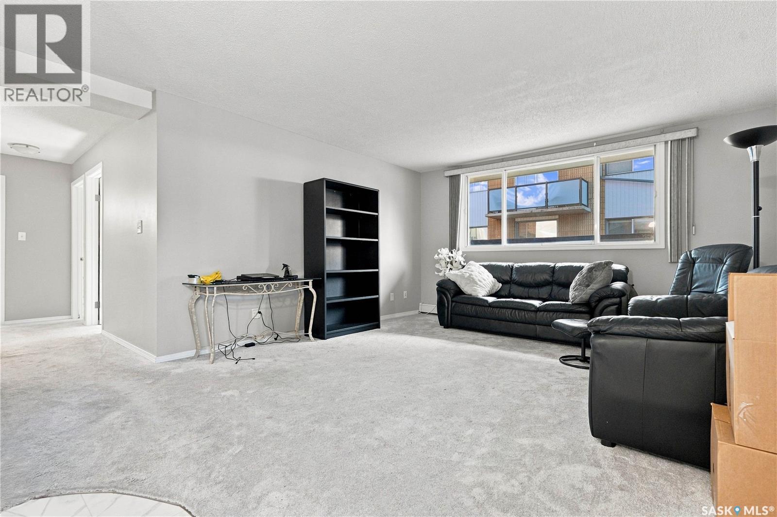 2 111 St Lawrence Crescent Property Photo 21