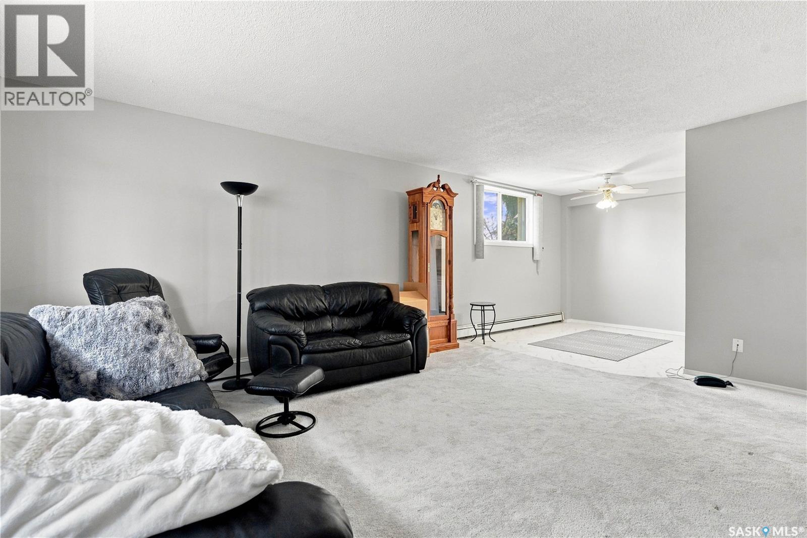 2 111 St Lawrence Crescent Property Photo 23