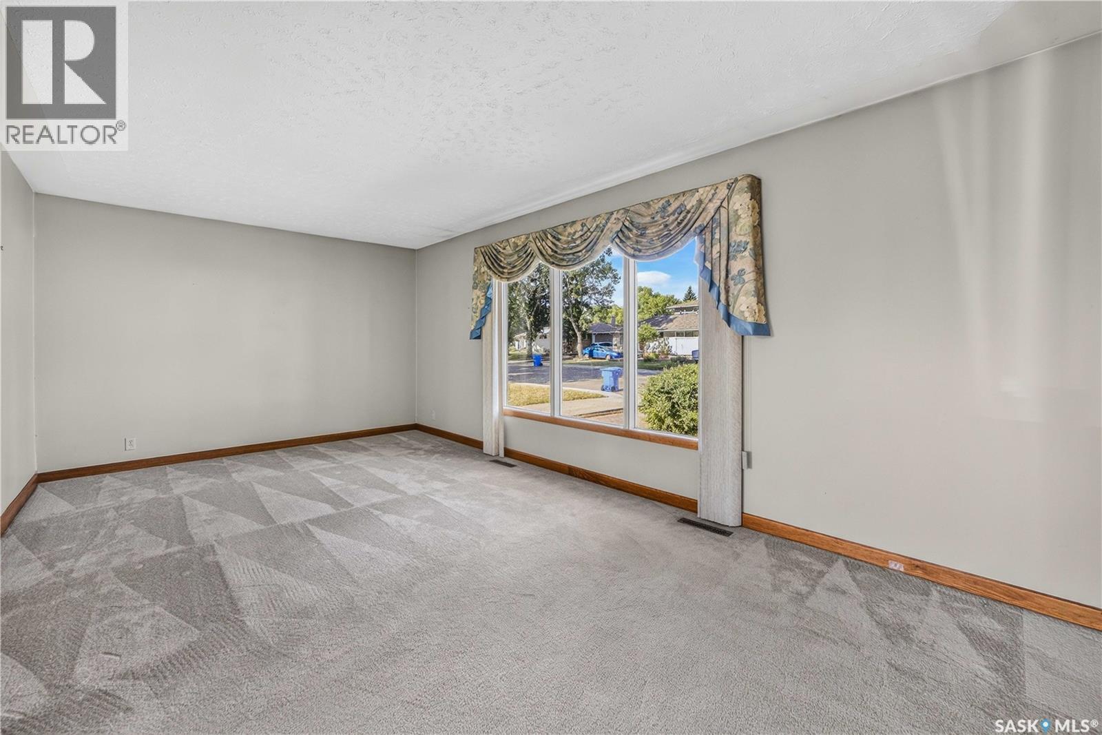 27 Ellison Crescent Property Photo 8