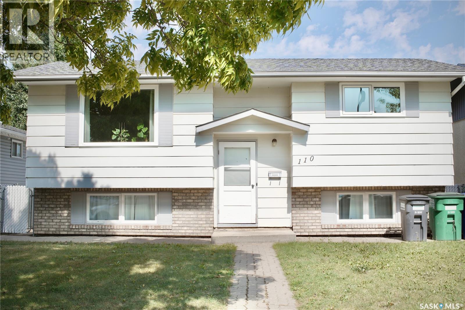 110 Arnason Crescent Property Photo 1