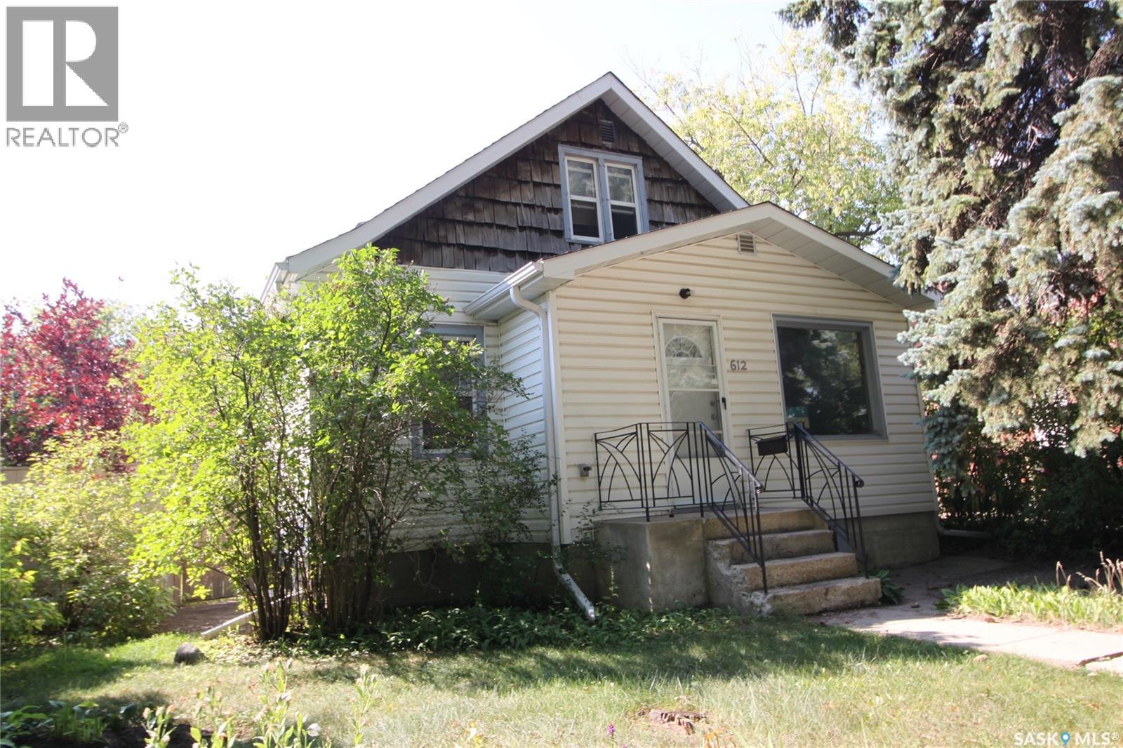 612 7th Street E Property Photo 1