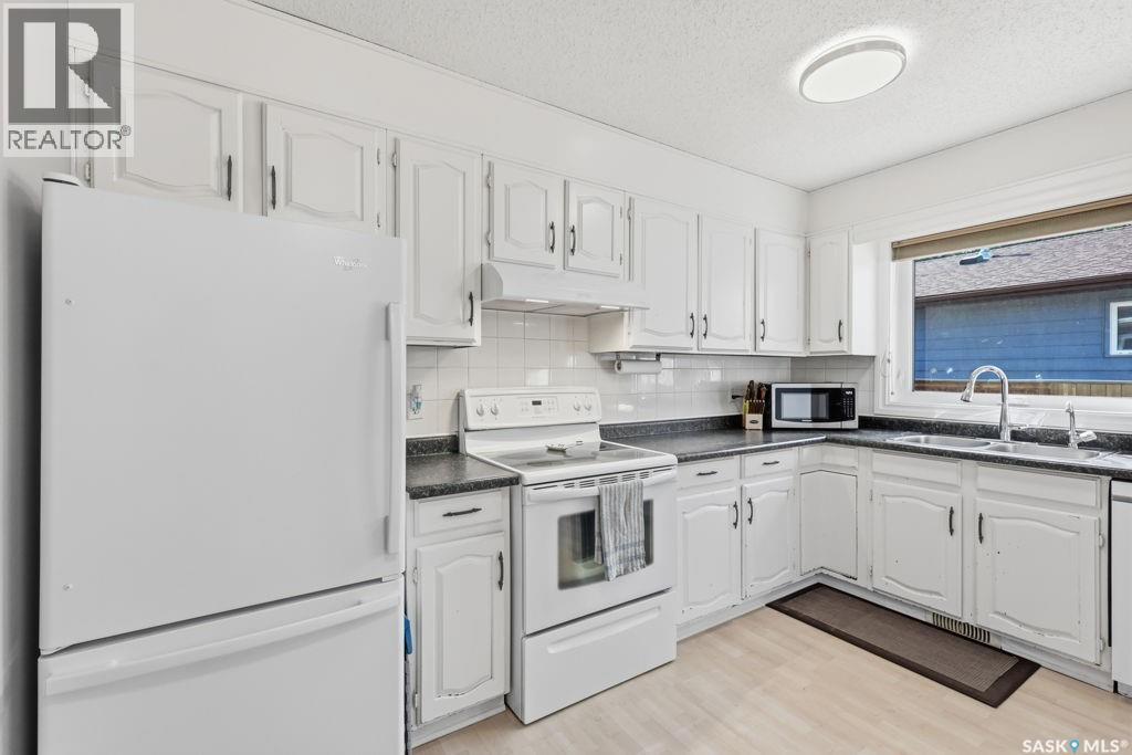 3806 Taylor Street E Property Photo 6