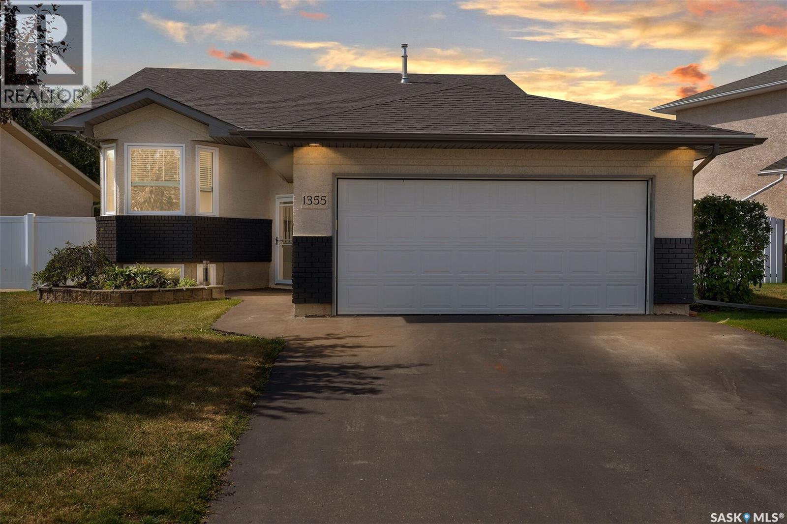 1355 Maple Leaf Crescent N Photo de la propriété 1