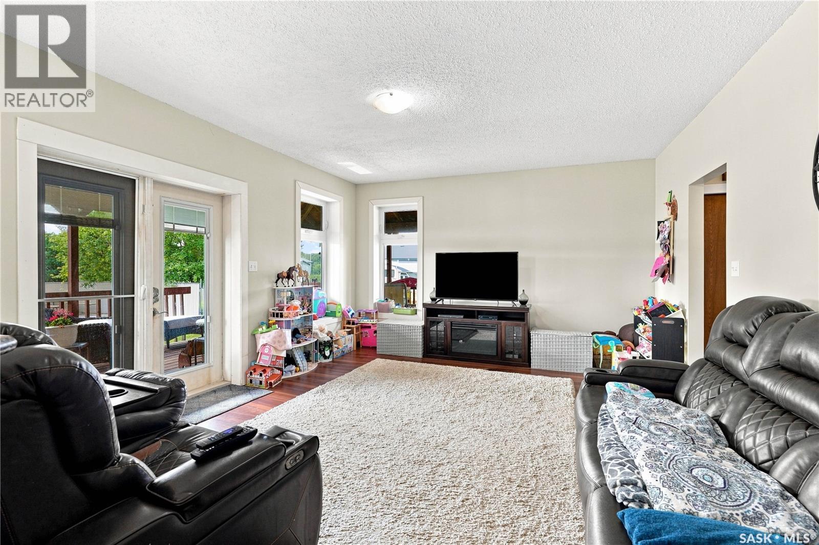 301 2nd Avenue Property Photo 21