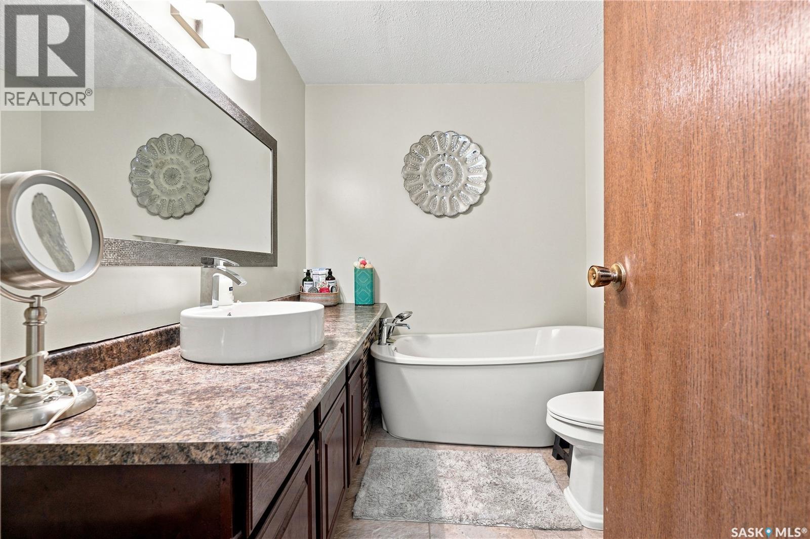 301 2nd Avenue Property Photo 30
