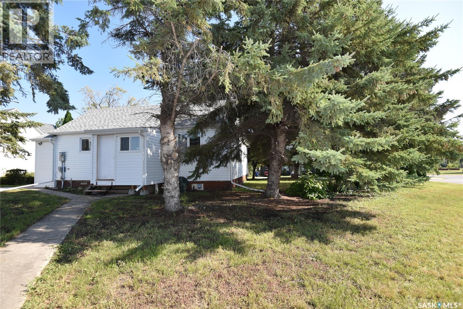 220 5th STREET W Property Photo 1