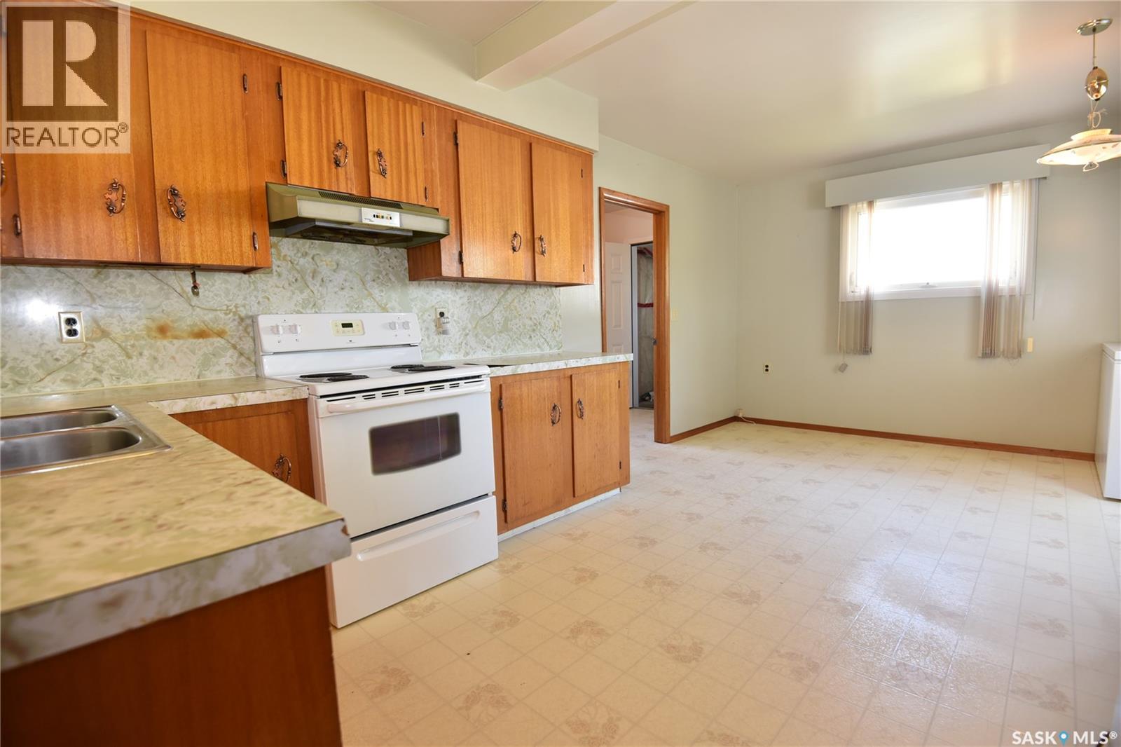 220 5th Street W Property Photo 9