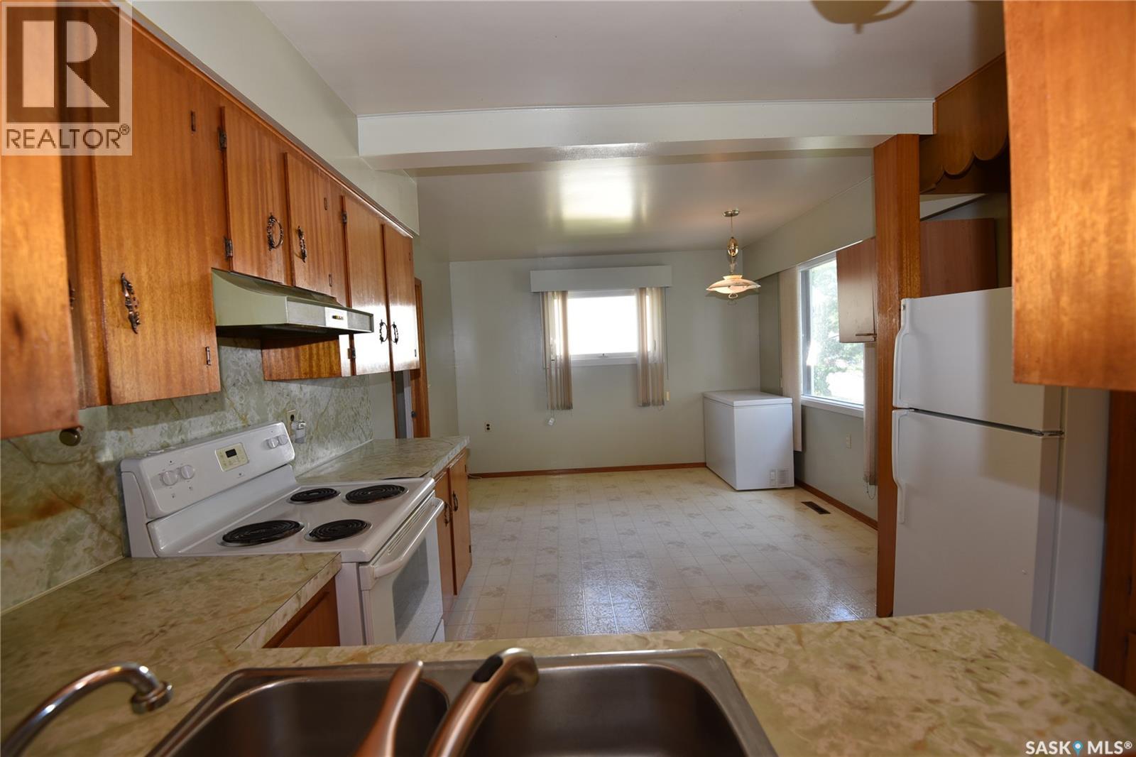 220 5th Street W Property Photo 10