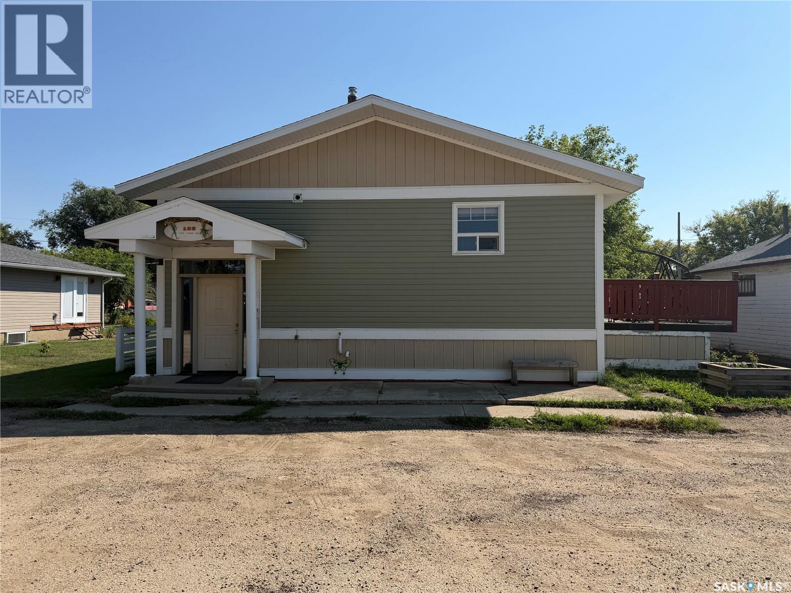 102 1st Avenue N Property Photo 1