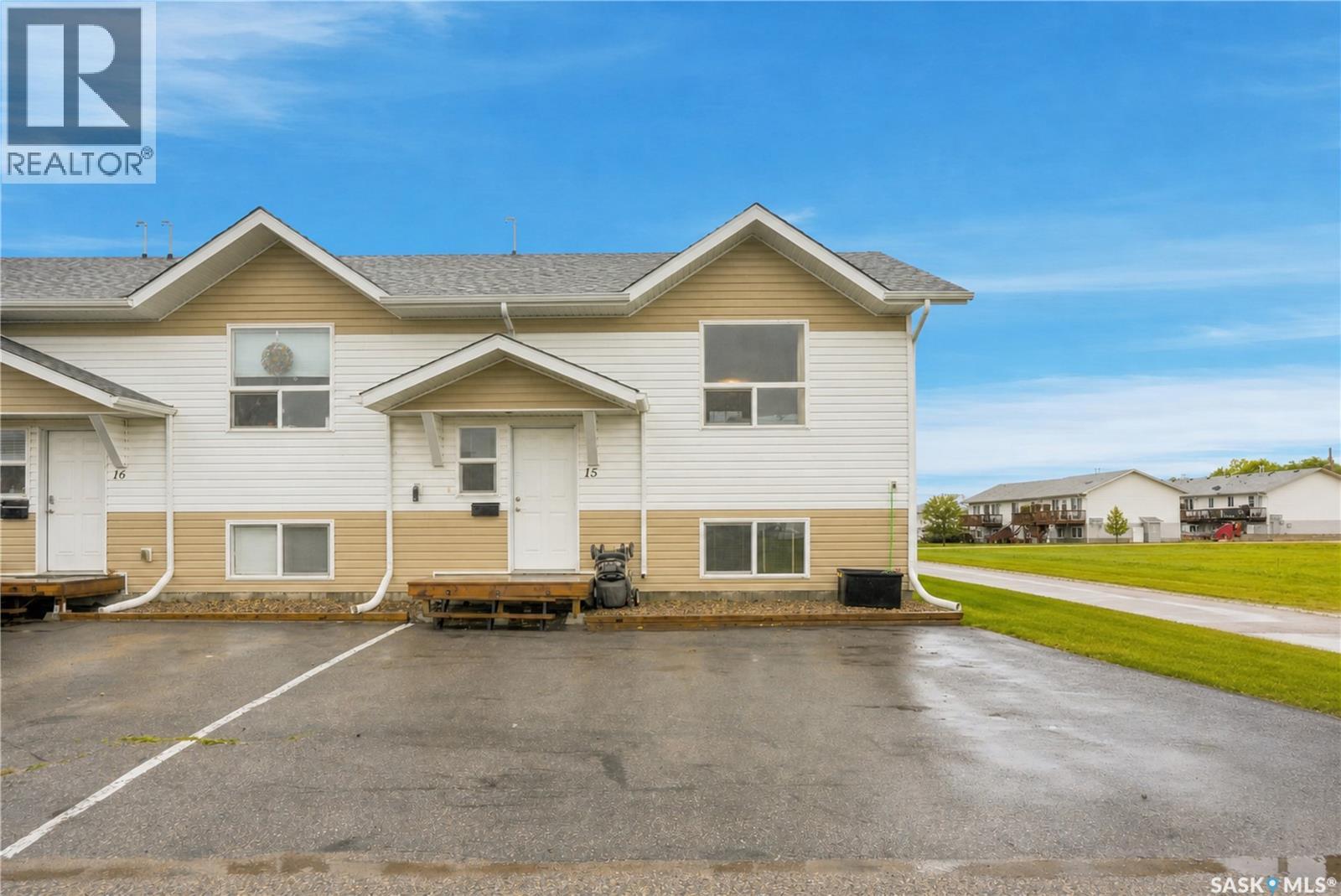15 200 Hiebert Crescent Property Photo 1
